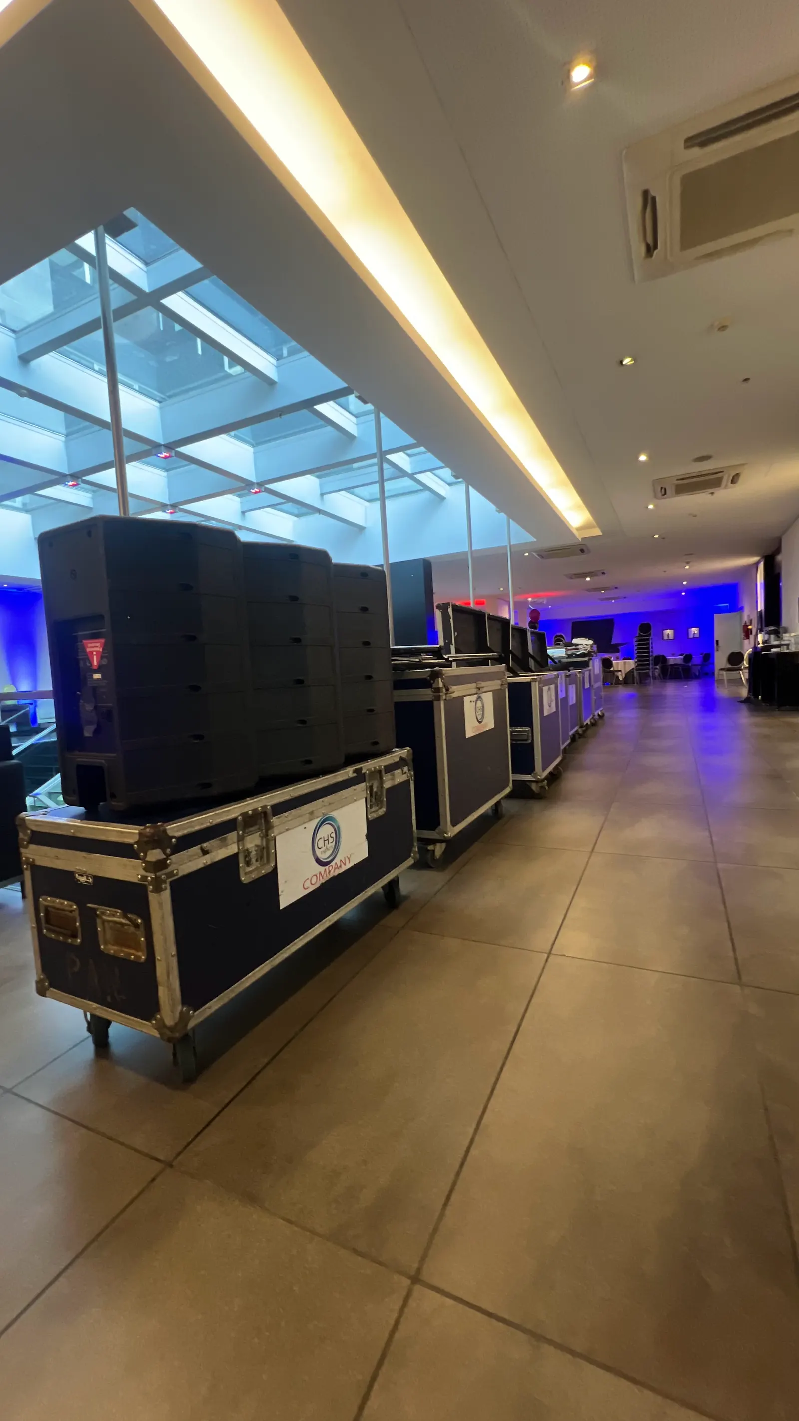 Iluminación de un salón preparada por CHS Company