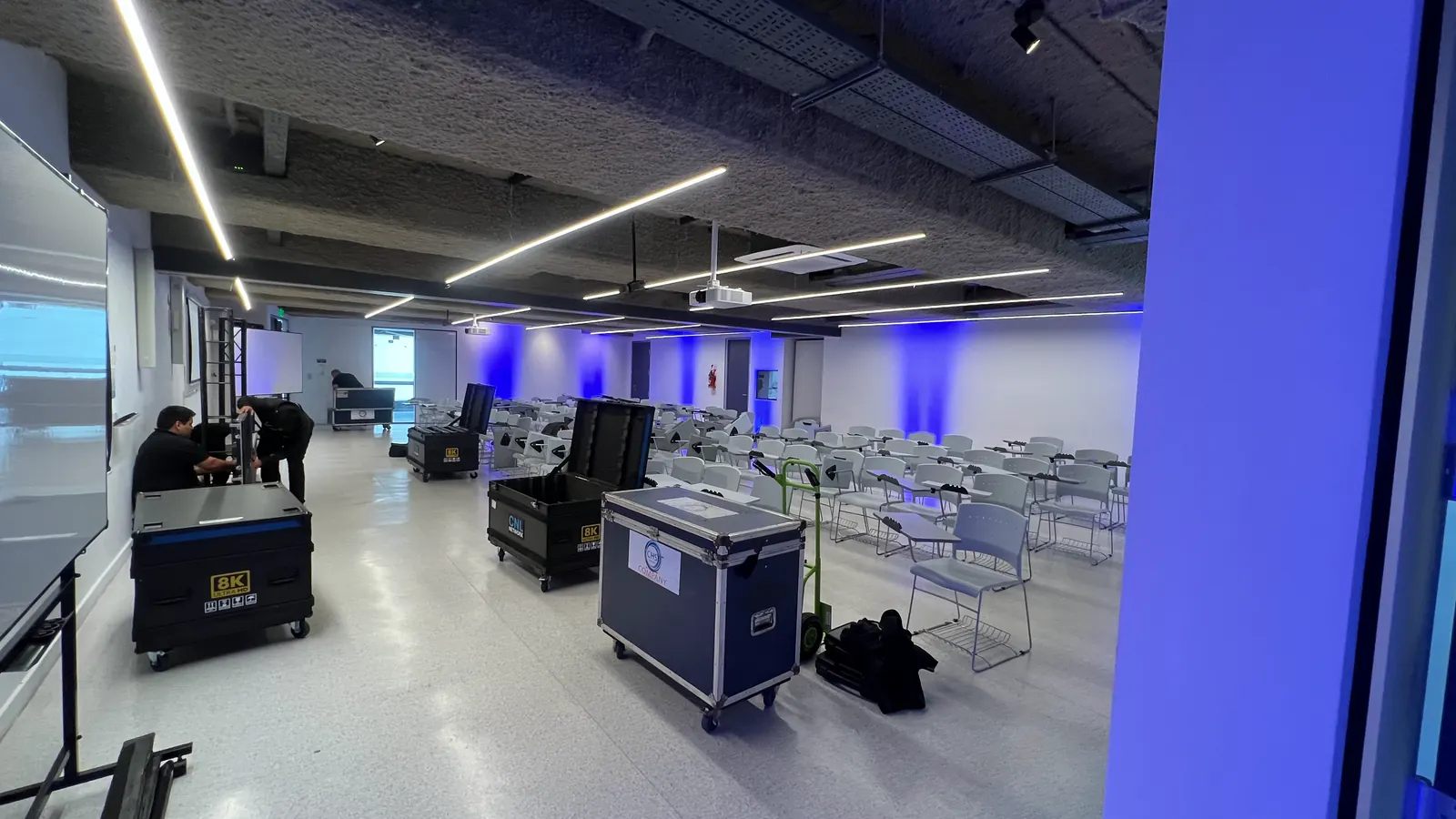 Iluminación de un salón preparada por CHS Company