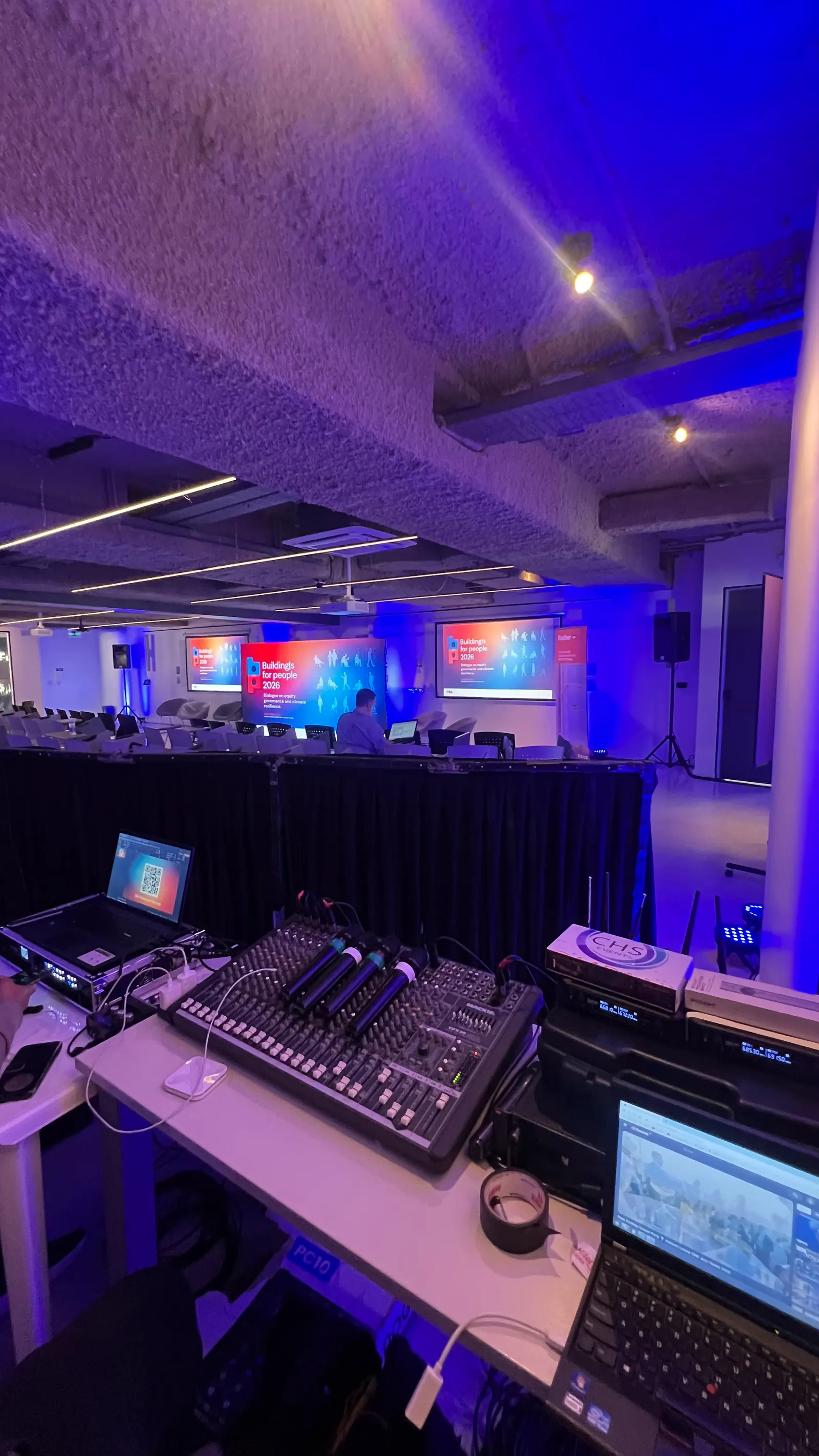 Iluminación de un salón preparada por CHS Company