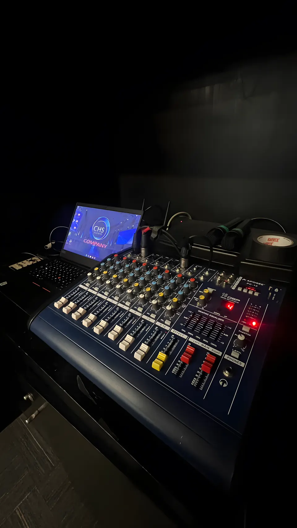 Equipos de sonido de CHS Company en un evento
