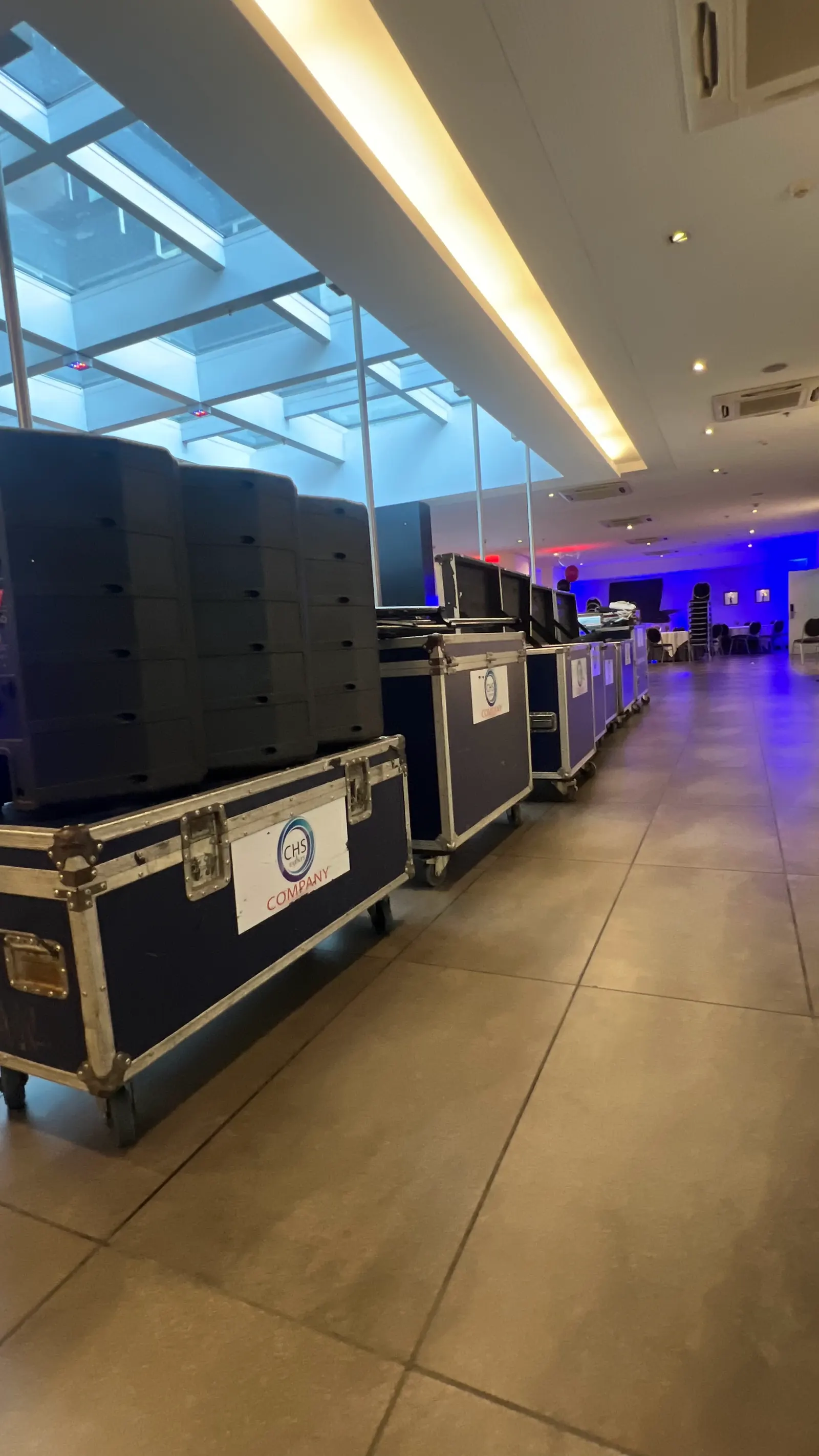 Equipos de sonido de CHS Company en un evento